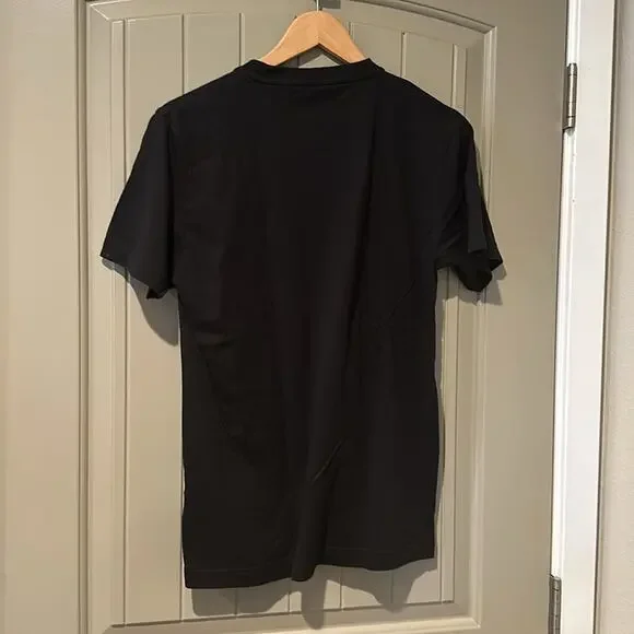 Uniqlo x One Piece Tshirt Sz L - Picture 5 of 6